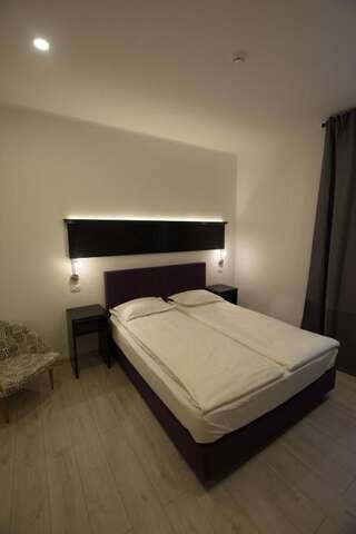 Отели типа «постель и завтрак» Casa Branga B&B Дева Небольшой двухместный номер с 1 кроватью-10