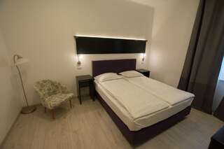 Отели типа «постель и завтрак» Casa Branga B&B Дева Небольшой двухместный номер с 1 кроватью-1